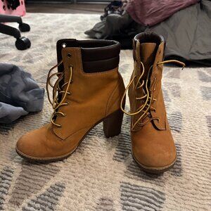 Timberland • Block Heel Ankle Boots • 7.5